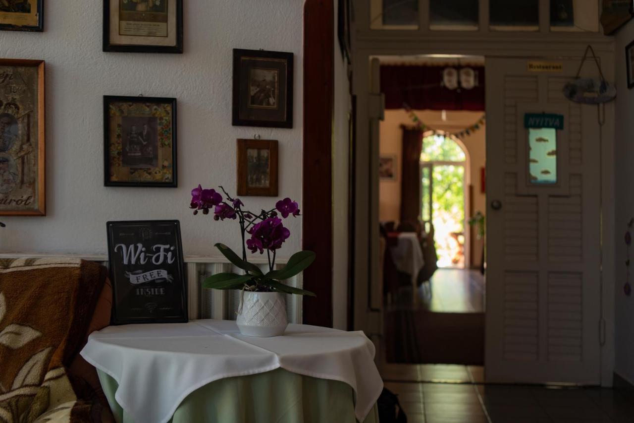 Alabastrom Panzio Es Etterem Bed & Breakfast Bogacs Exterior photo