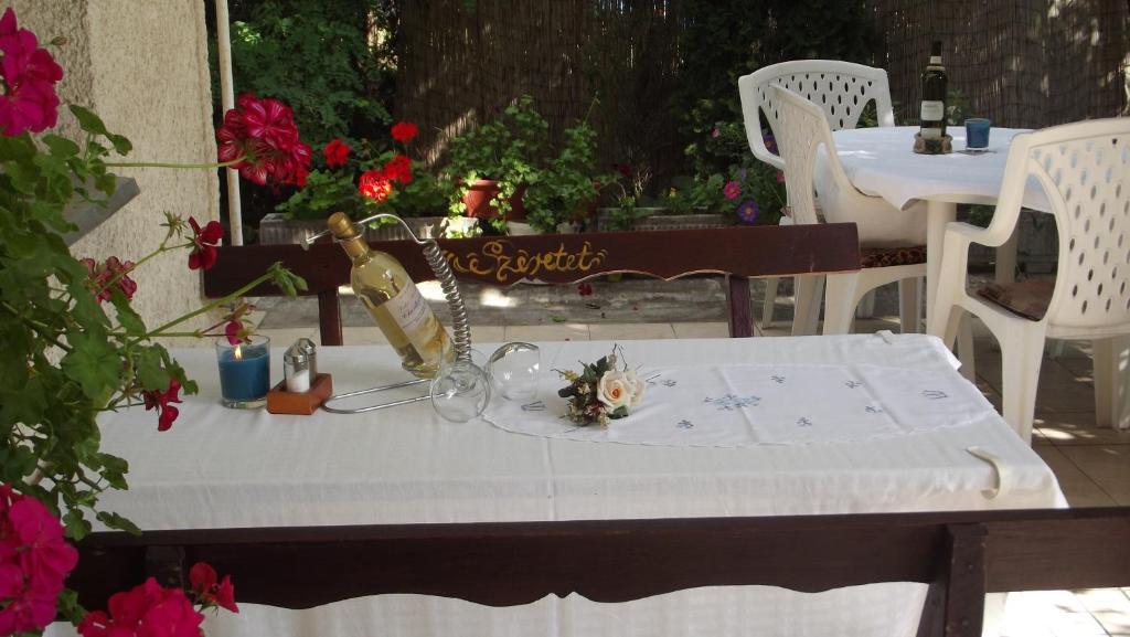 Alabastrom Panzio Es Etterem Bed & Breakfast Bogacs Exterior photo