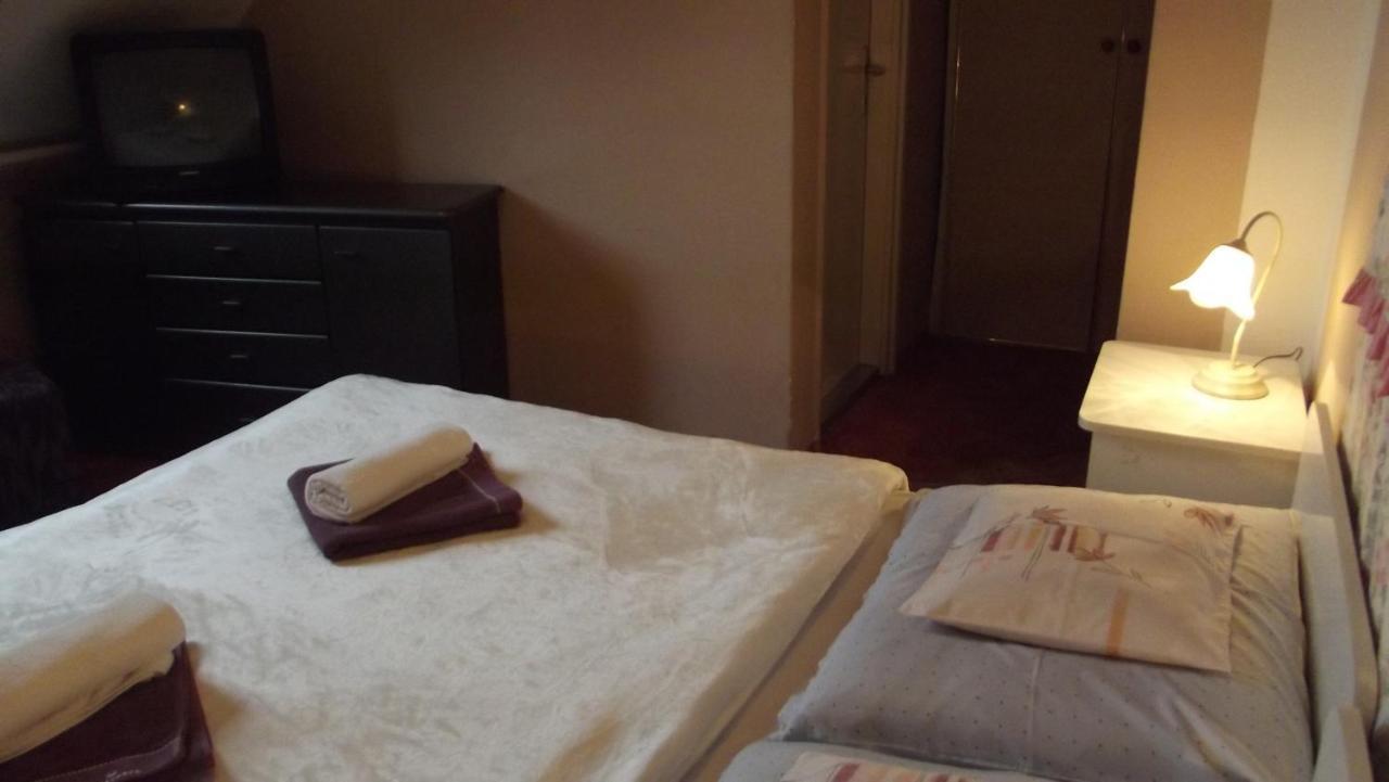 Alabastrom Panzio Es Etterem Bed & Breakfast Bogacs Exterior photo